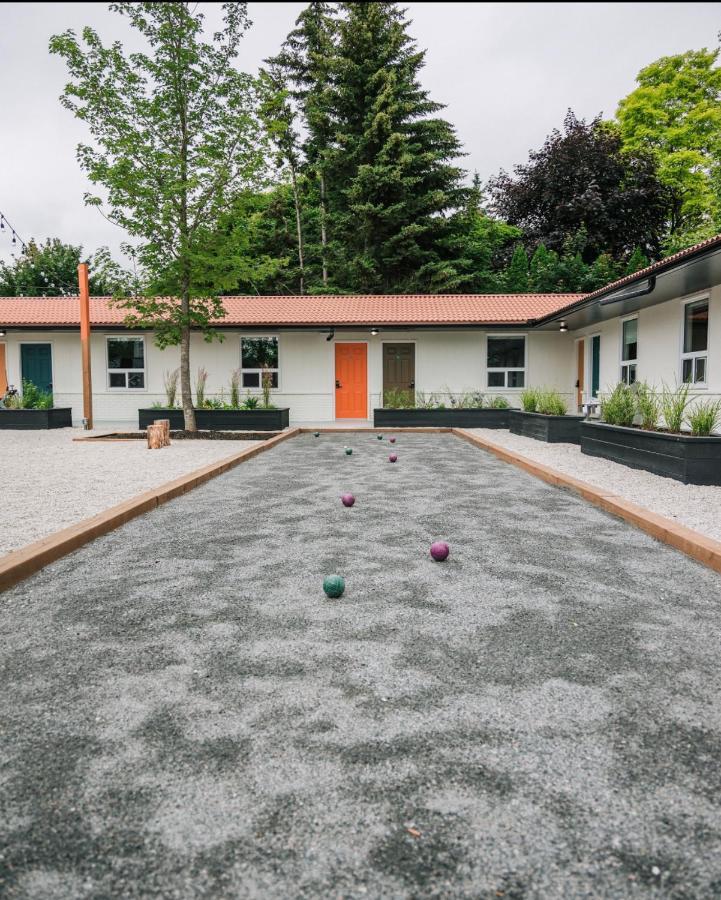Penny'S Motel Thornbury Exterior photo