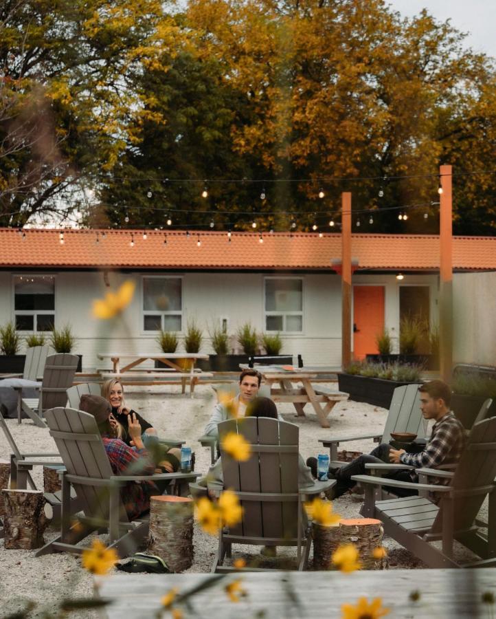 Penny'S Motel Thornbury Exterior photo