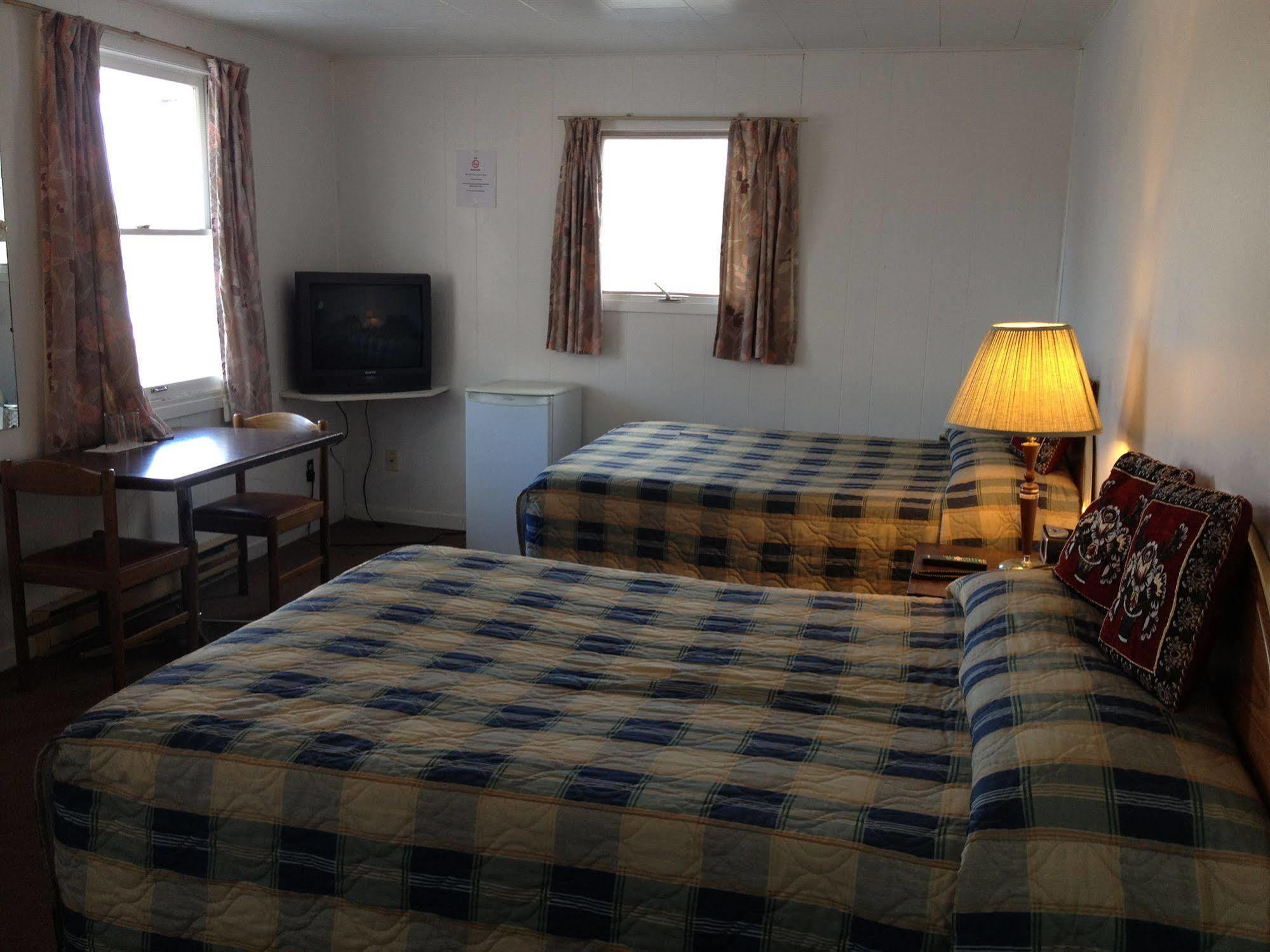 Penny'S Motel Thornbury Exterior photo