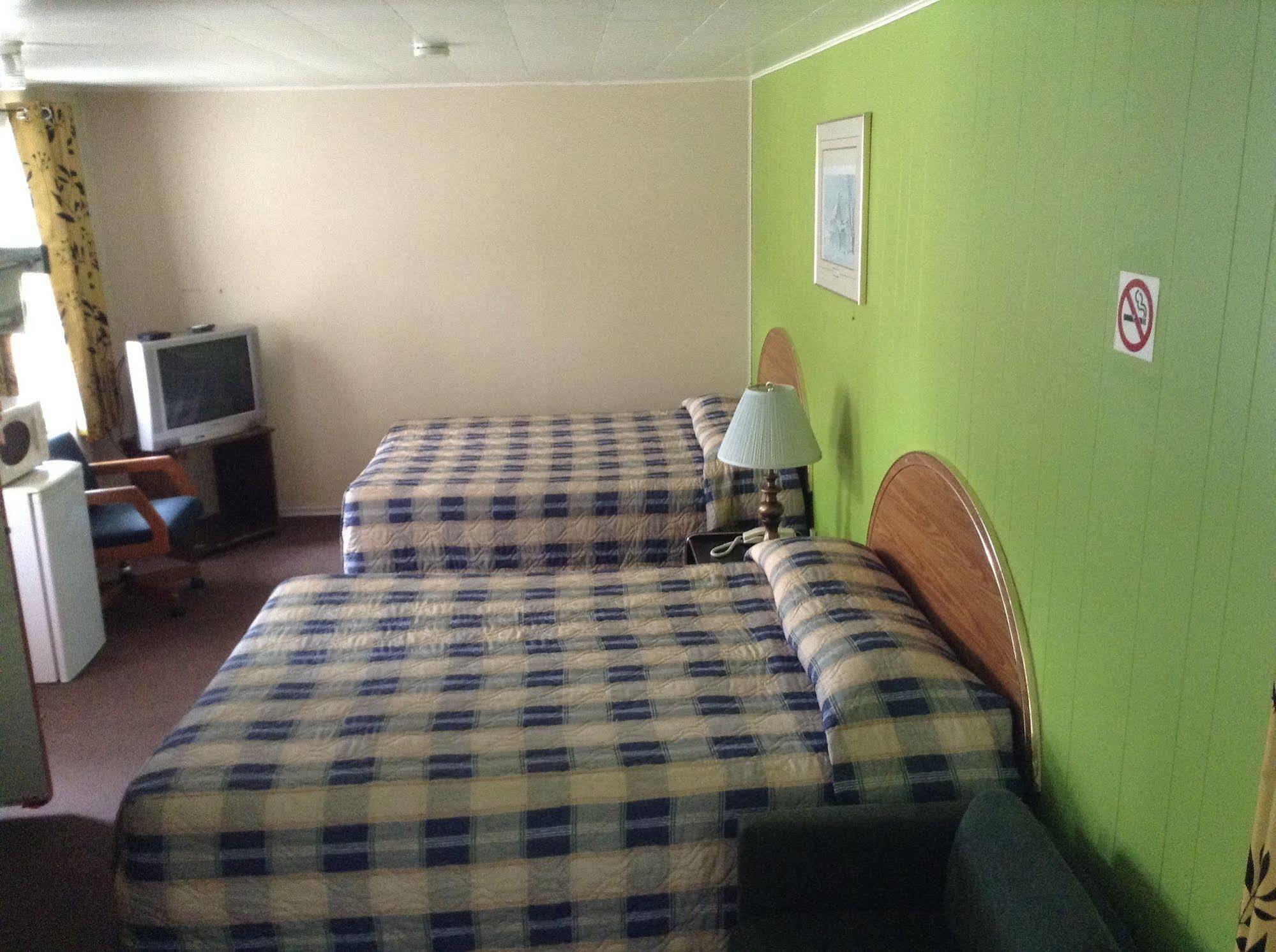 Penny'S Motel Thornbury Exterior photo